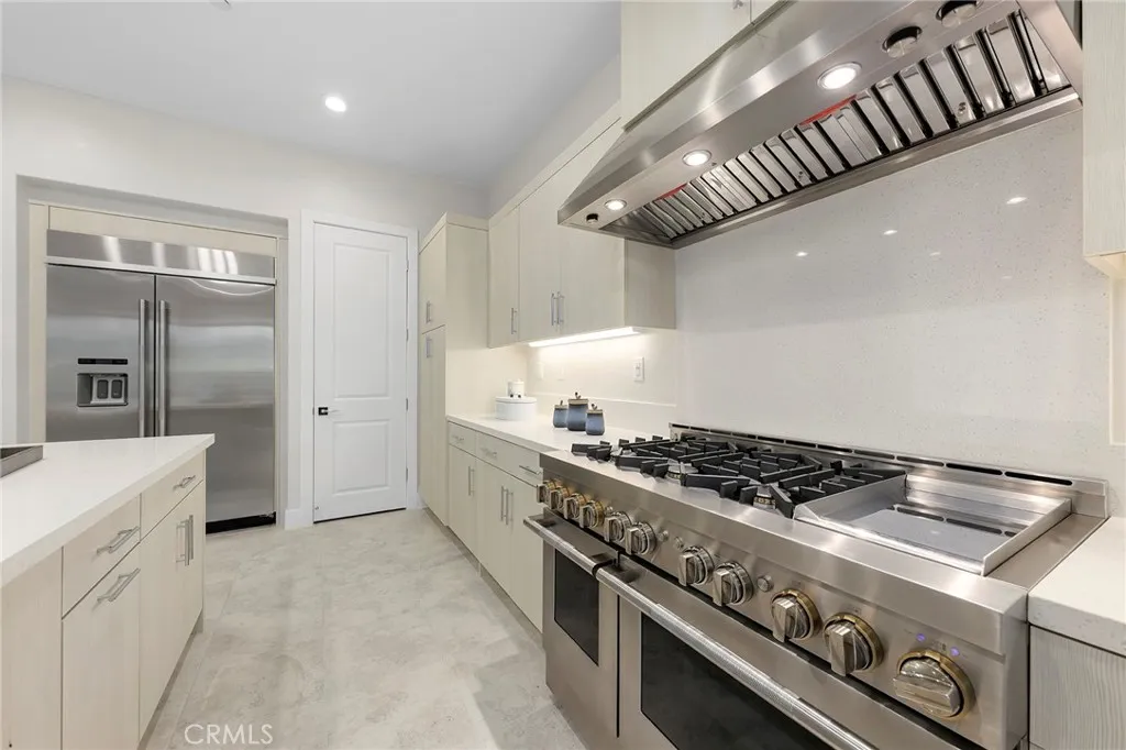 200 Sierra Madre, Lake Forest, California 92630 home-pic-9
