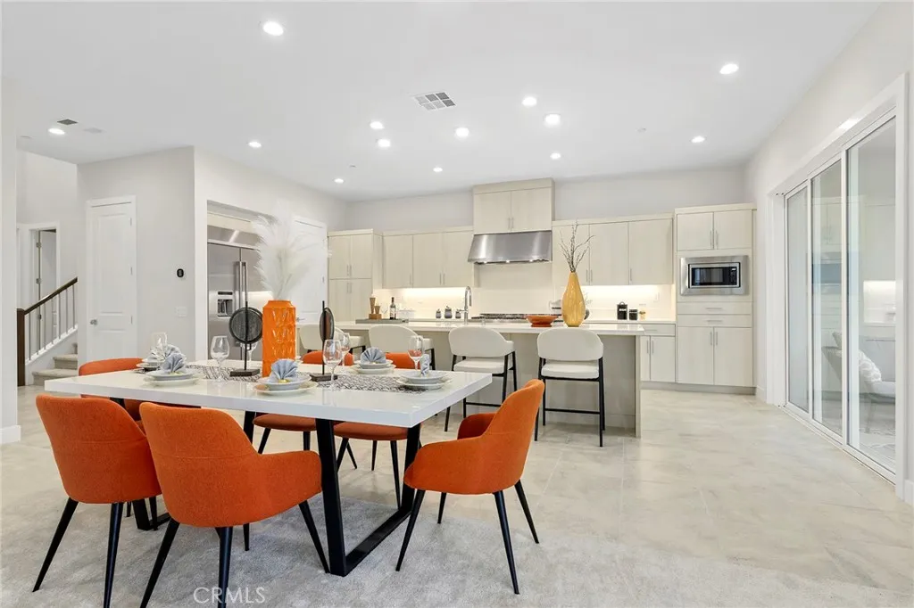 200 Sierra Madre, Lake Forest, California 92630 home-pic-4