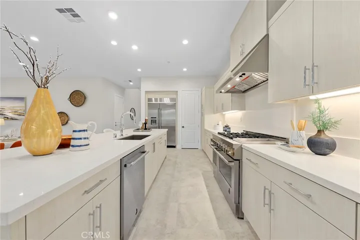 200 Sierra Madre, Lake Forest, California 92630