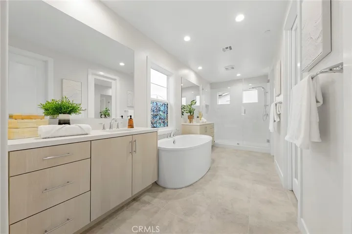 200 Sierra Madre, Lake Forest, California 92630
