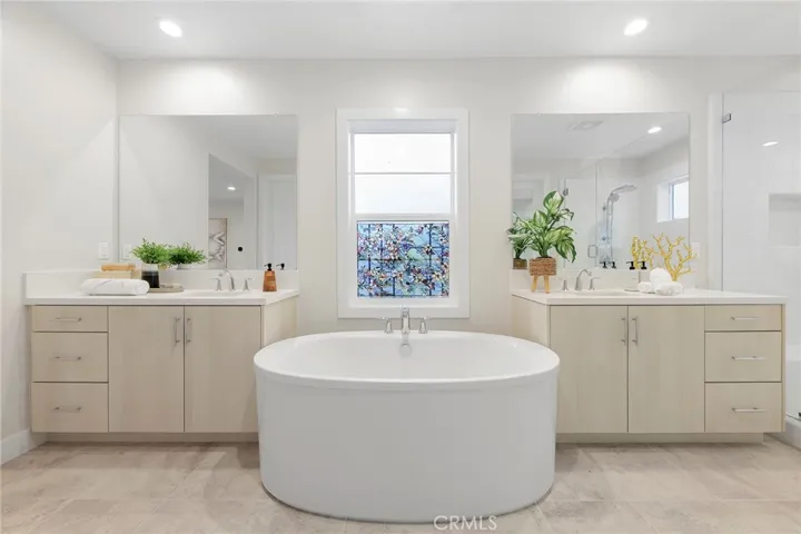 200 Sierra Madre, Lake Forest, California 92630