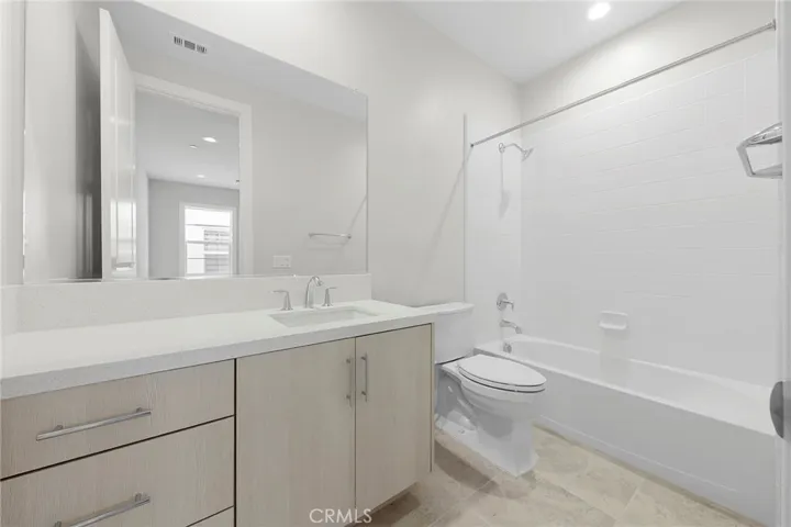 200 Sierra Madre, Lake Forest, California 92630