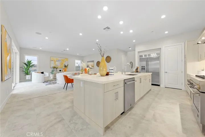 200 Sierra Madre, Lake Forest, California 92630