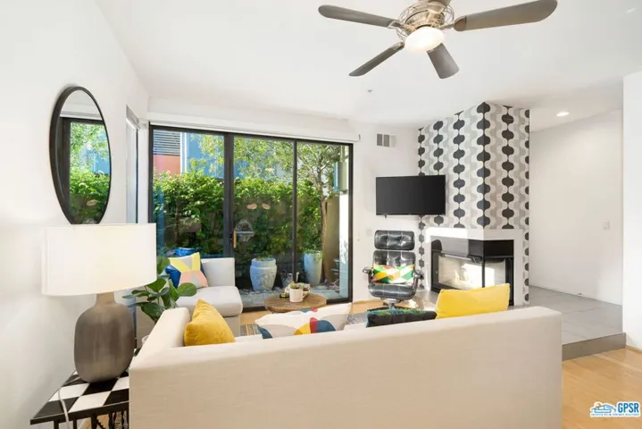 665 E Arenas Road, Palm Springs, California 92262