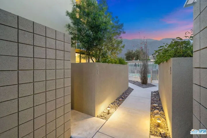 665 E Arenas Road, Palm Springs, California 92262