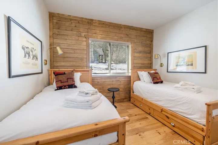 863 Conklin Road, Big Bear Lake, California 92315