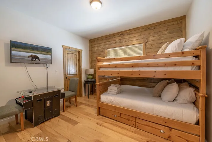 863 Conklin Road, Big Bear Lake, California 92315