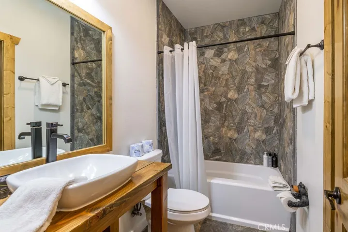 863 Conklin Road, Big Bear Lake, California 92315