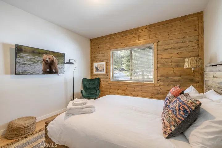 863 Conklin Road, Big Bear Lake, California 92315