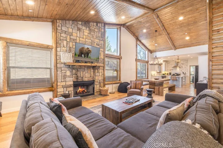 863 Conklin Road, Big Bear Lake, California 92315