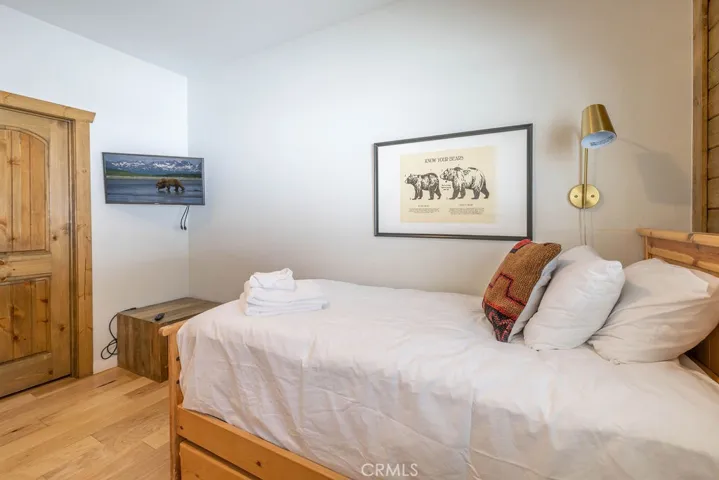 863 Conklin Road, Big Bear Lake, California 92315