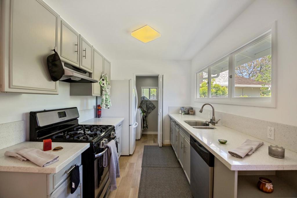 2158 Jardin Drive, California home-pic-12