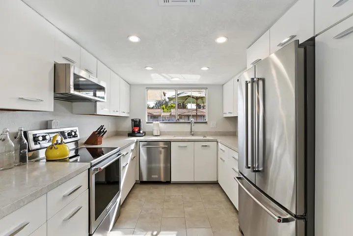 010_Kitchen
