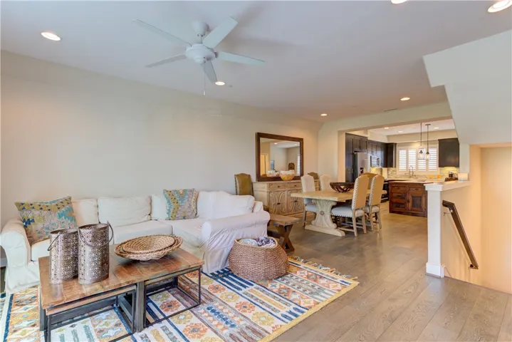 livingroom/dining area
