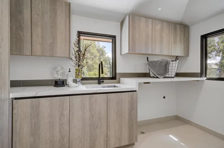 851 Manor Way, Los Altos, California 94024