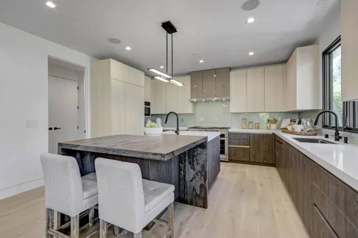 851 Manor Way, Los Altos, California 94024