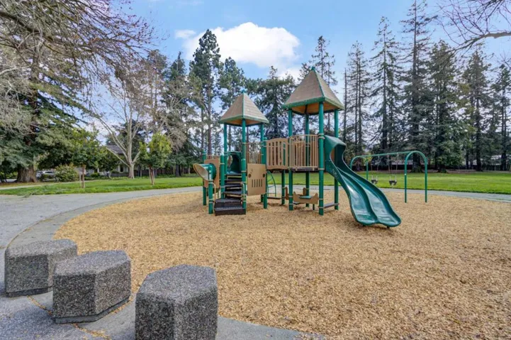 851 Manor Way, Los Altos, California 94024