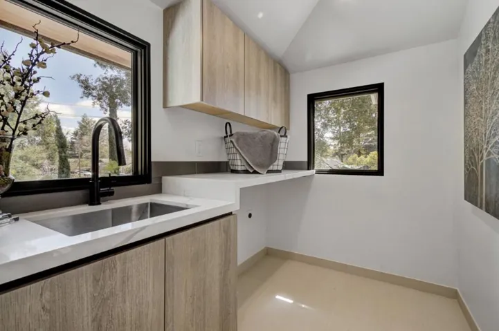 851 Manor Way, Los Altos, California 94024