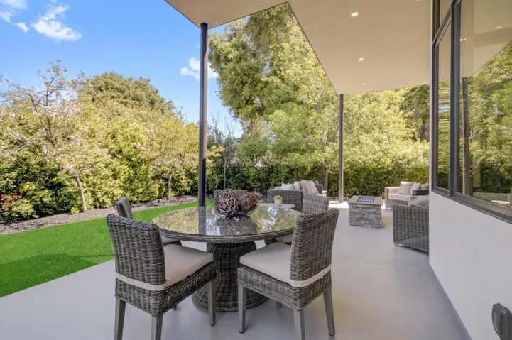 851 Manor Way, Los Altos, California 94024