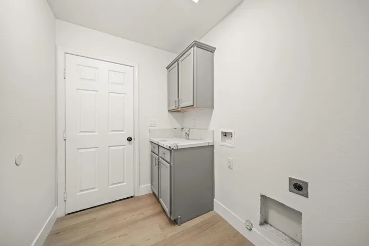 Laundry room 1