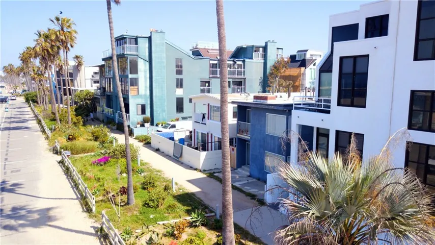 3305 Ocean Front, Marina del Rey, California 90292