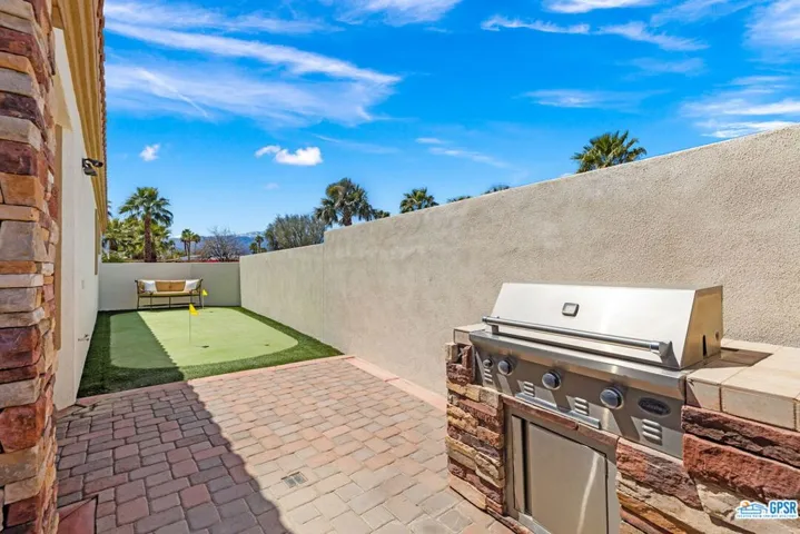 50 Laken Lane, Palm Desert, California 92211
