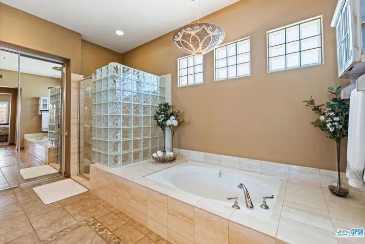 50 Laken Lane, Palm Desert, California 92211