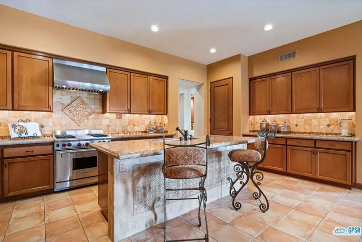 50 Laken Lane, Palm Desert, California 92211