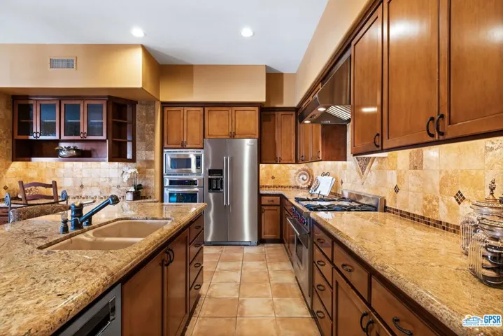 50 Laken Lane, Palm Desert, California 92211