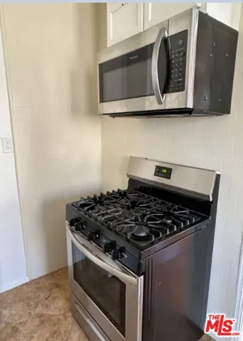 7970 Blackburn Avenue, Los Angeles, California 90048