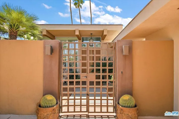 2267 S Yosemite Drive, Palm Springs, California 92264