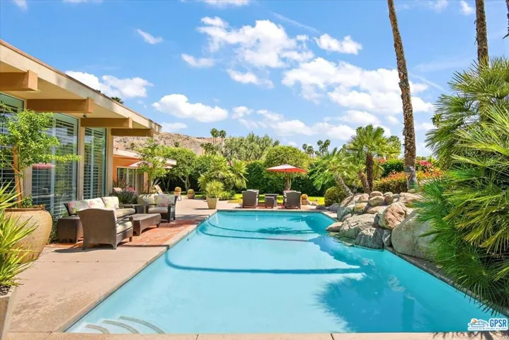 2267 S Yosemite Drive, Palm Springs, California 92264