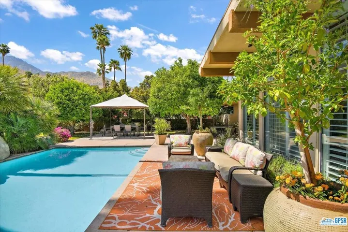2267 S Yosemite Drive, Palm Springs, California 92264