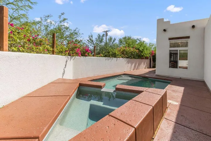 Pool & Spa