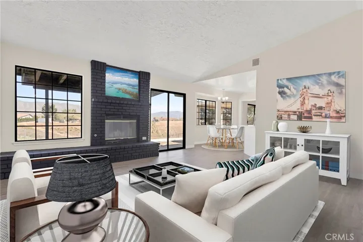 Virtual Staging - Family Room