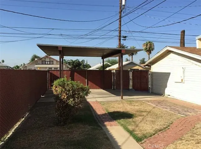 unit 2 yard (picture from previous listing)