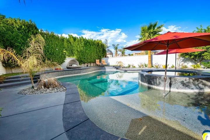 30-web-or-mls-RR_Castelon_OPMG_0823_030