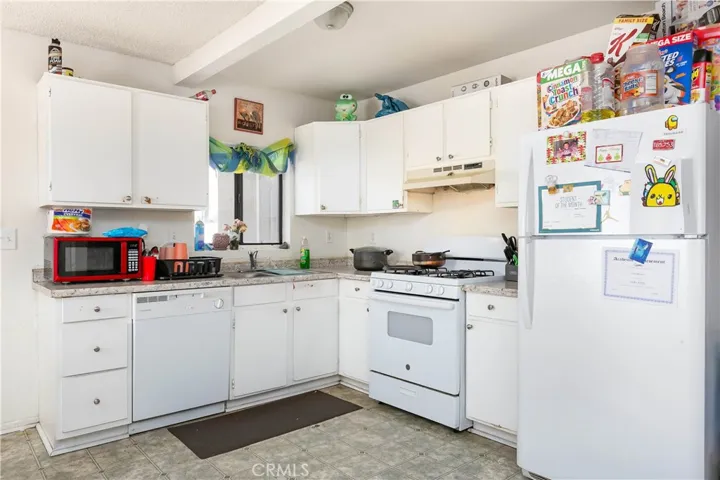 8249 Catalpa Avenue, California City, California 93505