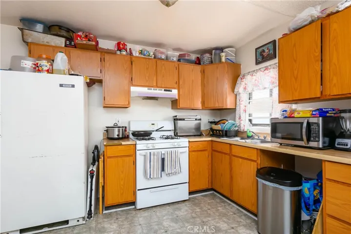 8249 Catalpa Avenue, California City, California 93505