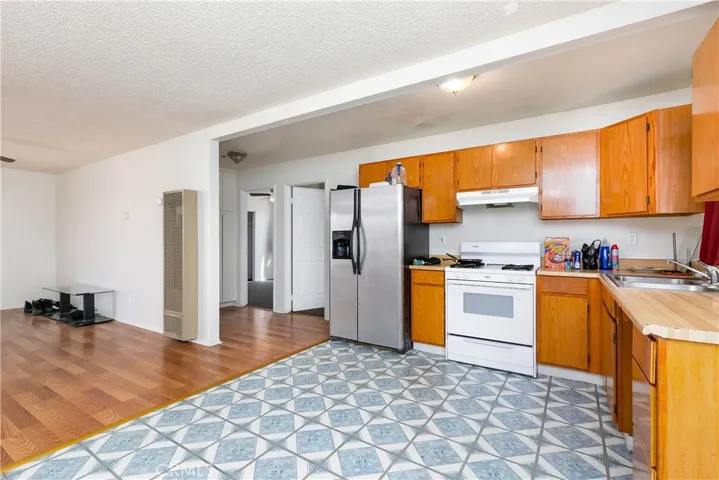 8249 Catalpa Avenue, California City, California 93505