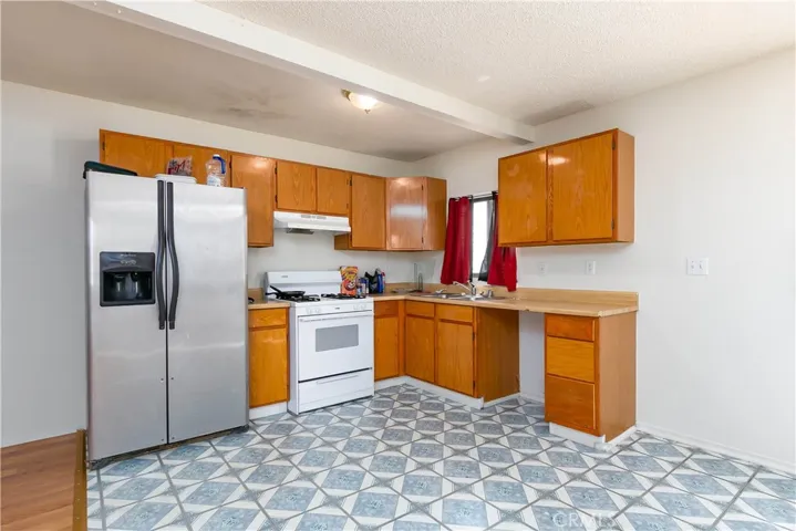 8249 Catalpa Avenue, California City, California 93505