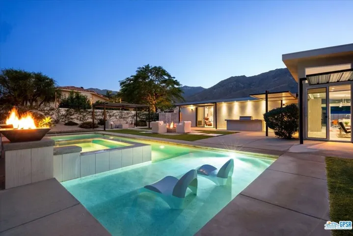 3080 Goldenrod Lane, Palm Springs, California 92264