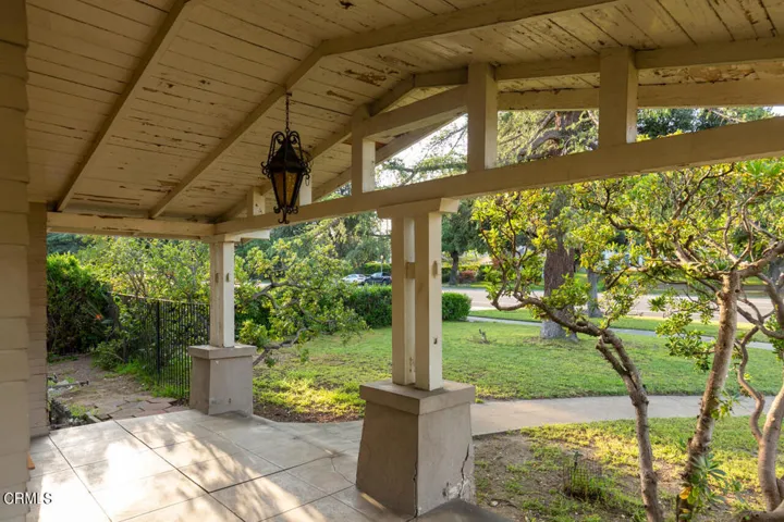 1930 E Orange Grove Blvd - Pierre Galant
