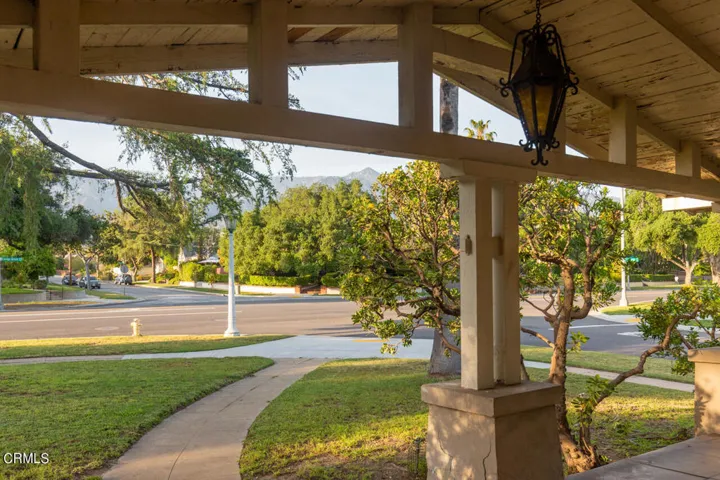 1930 E Orange Grove Blvd - Pierre Galant