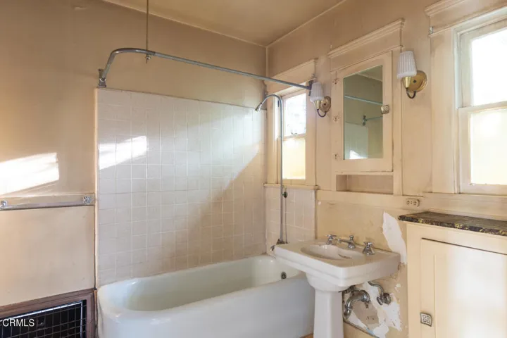 1930 E Orange Grove Blvd - Pierre Galant