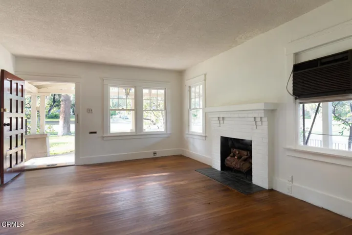 1930 E Orange Grove Blvd - Pierre Galant