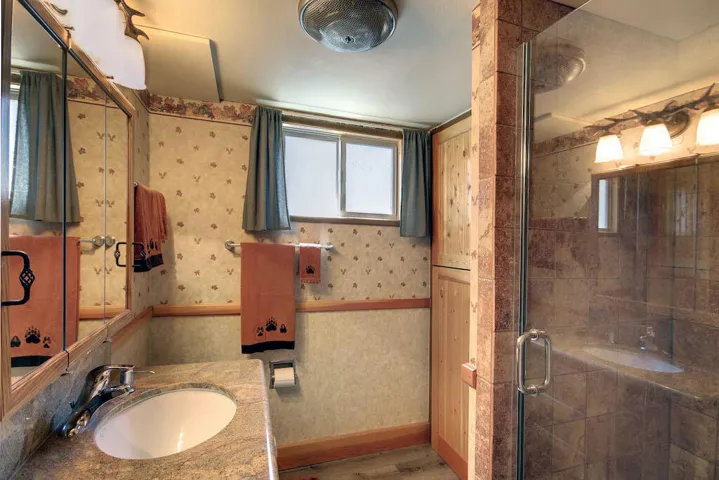 lower-bathroom-1_52866041414_o