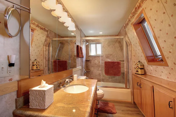 upper-bathroom-1_52866315188_o