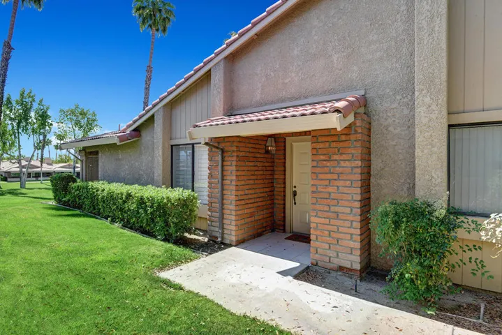 FRONT ENTRY MLS