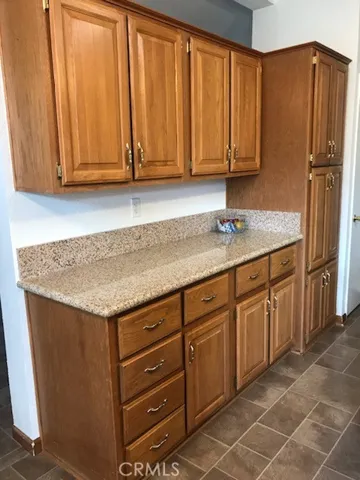 KITCHEN ACROSS FROM ISLAND